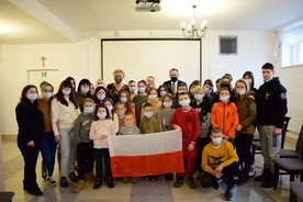 Pamiątkowe zdjęcie z wychowankami Domu Dziecka z Ukrainy.