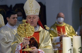 Błogosławieństwa relikwiami patrona Radomia i diecezji udzielił bp Marek Solarczyk.