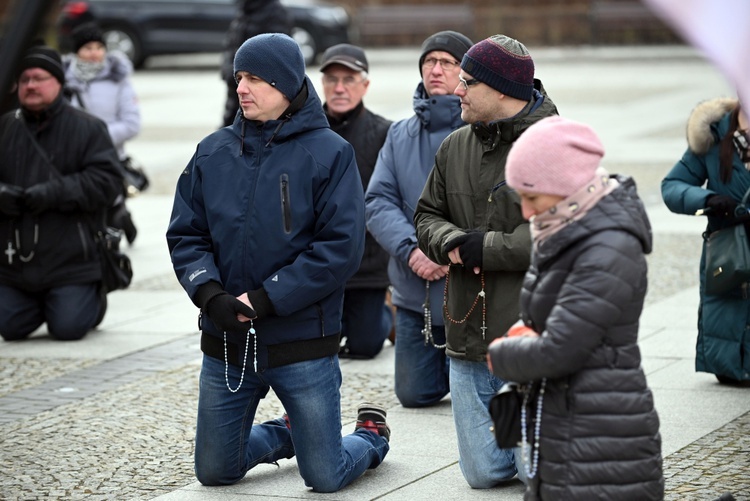 Błagają o pokój i zadośćuczynienie Niepokalanemu Sercu NMP