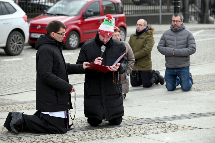 Błagają o pokój i zadośćuczynienie Niepokalanemu Sercu NMP