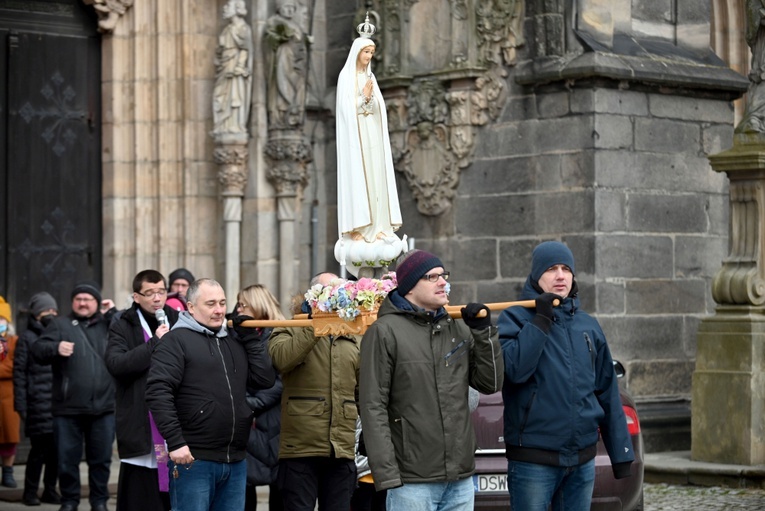 Błagają o pokój i zadośćuczynienie Niepokalanemu Sercu NMP