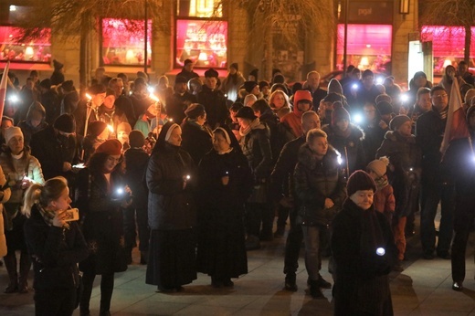 Międzyreligijny marsz i modlitwa o pokój na Ukrainie - w Bielsku-Białej. 