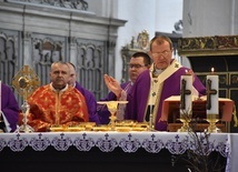 Abp Tadeusz Wojda przewodniczył Mszy św. w intencji pokoju w Ukrainie.