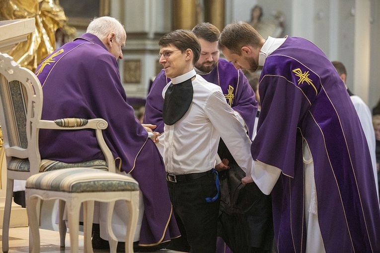 Obłóczyny w WMSD. Założyli "mundury", idą na wojnę