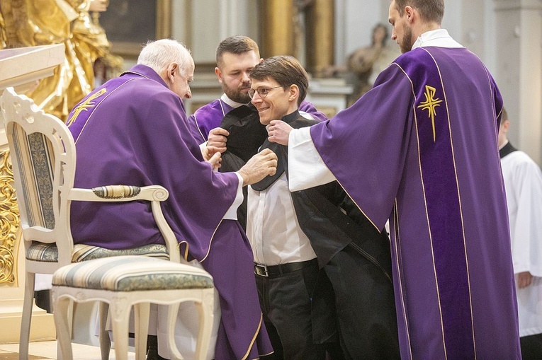 Obłóczyny w WMSD. Założyli "mundury", idą na wojnę