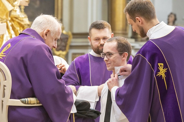 Obłóczyny w WMSD. Założyli "mundury", idą na wojnę