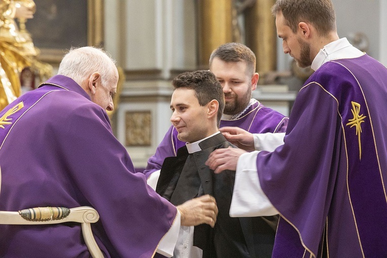 Obłóczyny w WMSD. Założyli "mundury", idą na wojnę