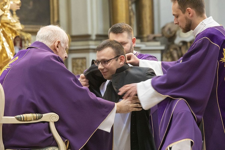 Obłóczyny w WMSD. Założyli "mundury", idą na wojnę