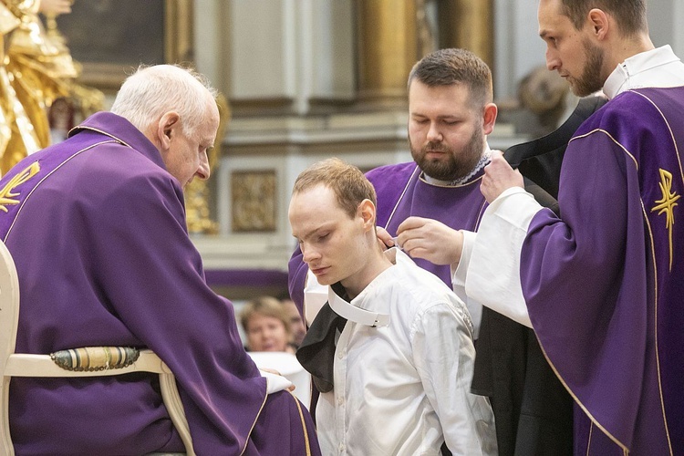 Obłóczyny w WMSD. Założyli "mundury", idą na wojnę