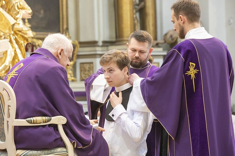 Obłóczyny w WMSD. Założyli "mundury", idą na wojnę