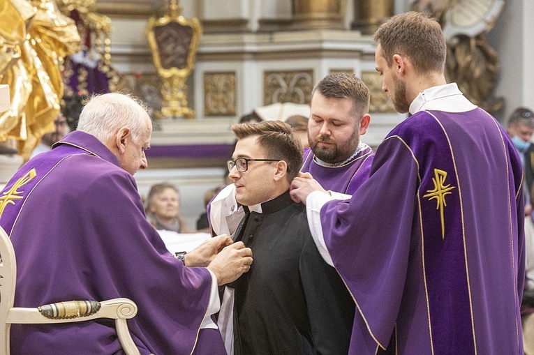 Obłóczyny w WMSD. Założyli "mundury", idą na wojnę