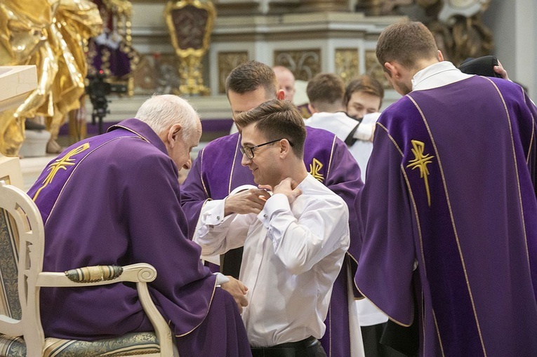 Obłóczyny w WMSD. Założyli "mundury", idą na wojnę