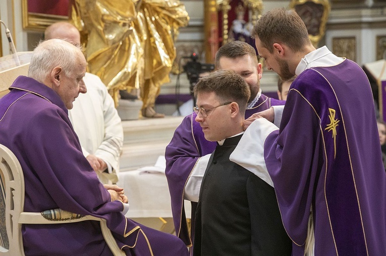 Obłóczyny w WMSD. Założyli "mundury", idą na wojnę