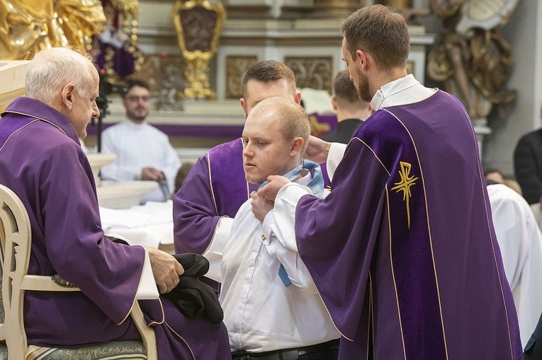 Obłóczyny w WMSD. Założyli "mundury", idą na wojnę