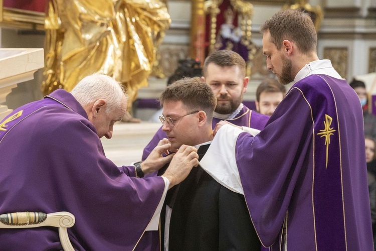 Obłóczyny w WMSD. Założyli "mundury", idą na wojnę