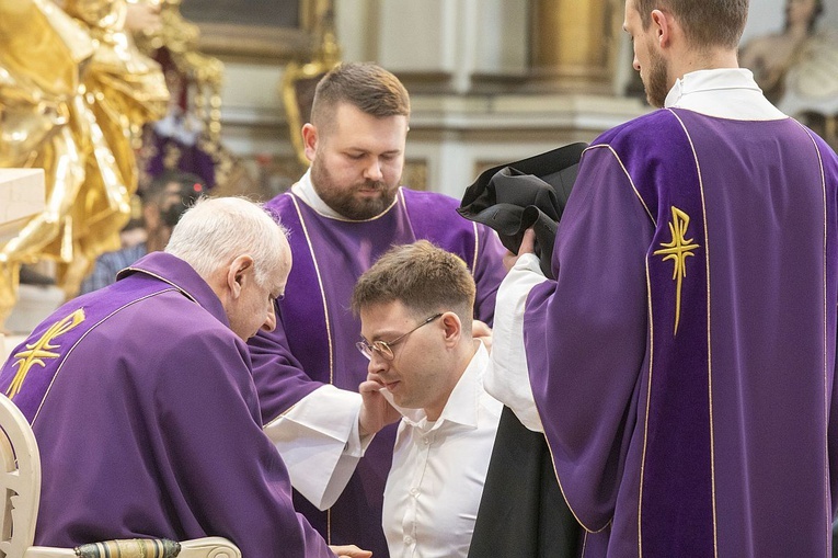 Obłóczyny w WMSD. Założyli "mundury", idą na wojnę