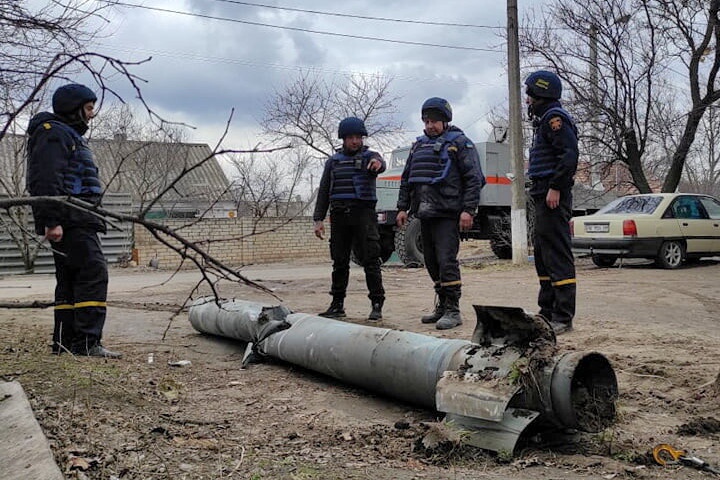 OSW: po 10 dniach rosyjskiej inwazji armia ukraińska znajduje się w głębokiej defensywie