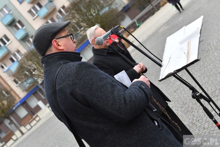 Modlitwa o pokój przy katedrze