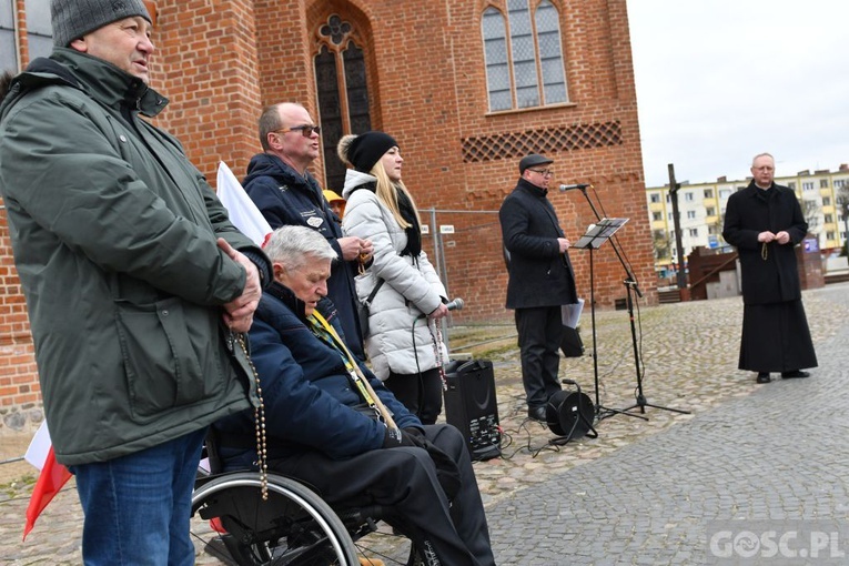 Modlitwa o pokój przy katedrze