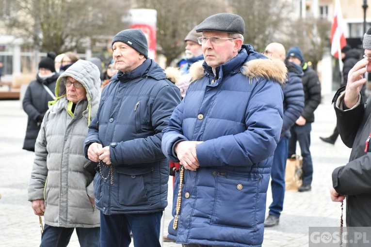 Modlitwa o pokój przy katedrze