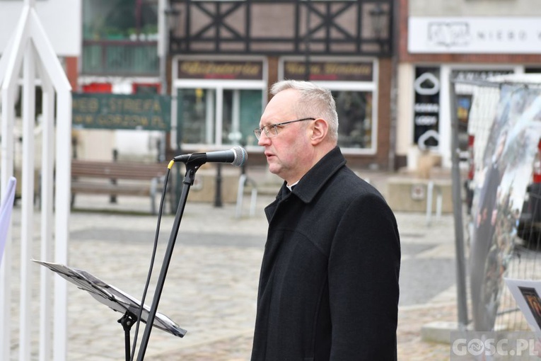 Modlitwa o pokój przy katedrze