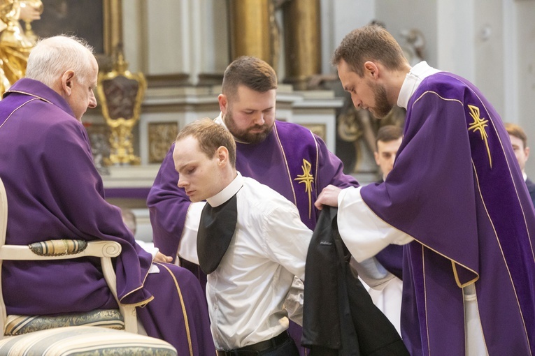 Obłóczyny w WMSD. Założyli "mundury", idą na wojnę