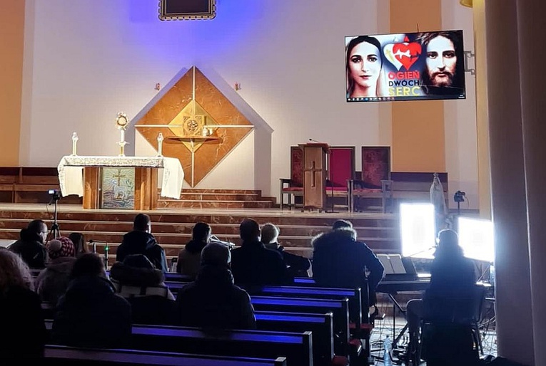 Rozerwane kajdany i ogień miłosierdzia
