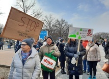 Tychy. Protest mieszkańców przed Urzędem Miasta. Nie chcą spalarni w Wilkowyjach