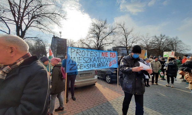 Tychy. Protest mieszkańców przed Urzędem Miasta. Nie chcą spalarni w Wilkowyjach