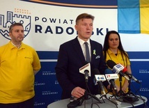 O wsparciu dla uchodźców z Ukrainy mówi starosta Waldemar Trelka.