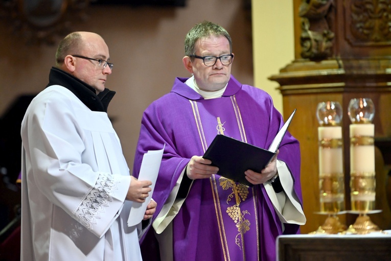 Wprowadzenie ks. Wojciecha Zmysłowskiego na urząd proboszcza