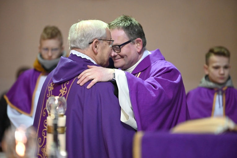 Wprowadzenie ks. Wojciecha Zmysłowskiego na urząd proboszcza