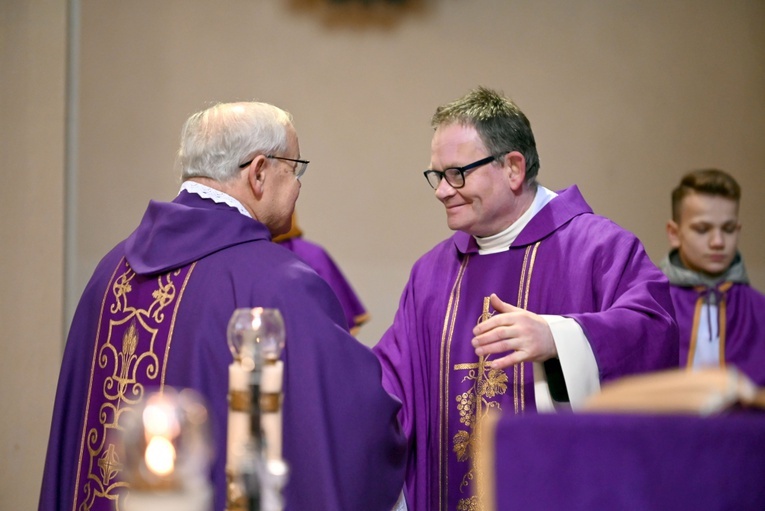 Wprowadzenie ks. Wojciecha Zmysłowskiego na urząd proboszcza