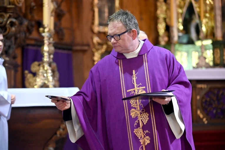 Wprowadzenie ks. Wojciecha Zmysłowskiego na urząd proboszcza