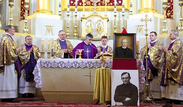 	Mszy św. przewodniczył ks. Jan Nowak. 