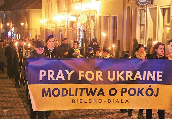 Przedstawiciele kilku religii razem maszerowali i prosili o ustanie wojny.