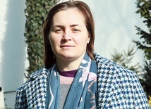 ▲	Mieszkanka Kijowa schronienie znalazła w Polsce, ale jej serce zostało na Ukrainie.