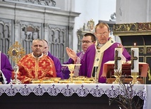 Eucharystię koncelebrowali kapłani diecezjalni i zakonni, a także ks. Włodzimierz Kucaj z parafii greckokatolickiej pw. św. Bartłomieja i Opieki Najświętszej Maryi Panny w Gdańsku.