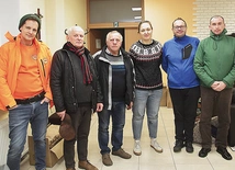 Osoby, które zdecydowały się pomóc na granicy, w centrali organizacji przed wyjazdem z Koszalina.
