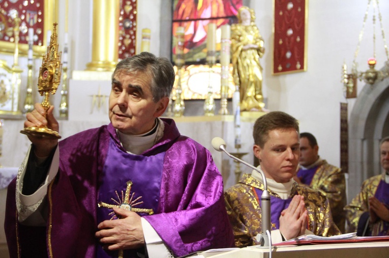 Limanowa. Wprowadzenie relikwii bł. ks. Władysława Bukowińskiego