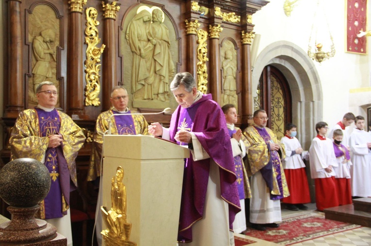 Limanowa. Wprowadzenie relikwii bł. ks. Władysława Bukowińskiego