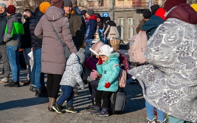 W środę kontynuowana będzie ewakuacja cywilów z Sum