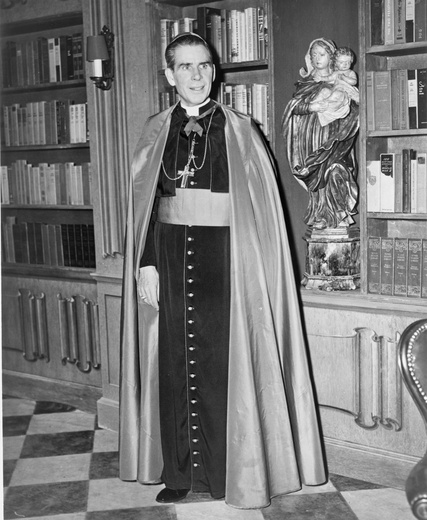 Abp Fulton Sheen: „Komunizm, faszyzm i nazizm to symptomy choroby całego świata”