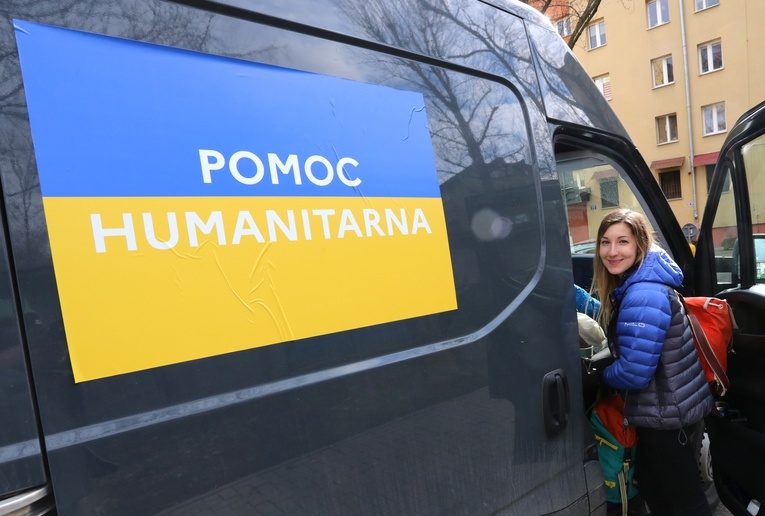Wyjazd konwoju humanitarnego prowadzonego przez Szymona Makucha
