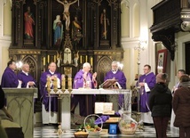 W rejonie kutnowskim spotkaniu przewodniczył bp Andrzej F. Dziuba.