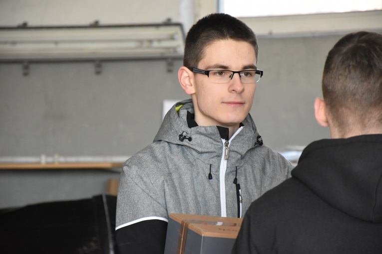 Klerycy GSD pomagali w magazynie Centrum Kryzysowego Caritas