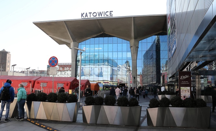 Uchodźcy na dworcu w Katowicach