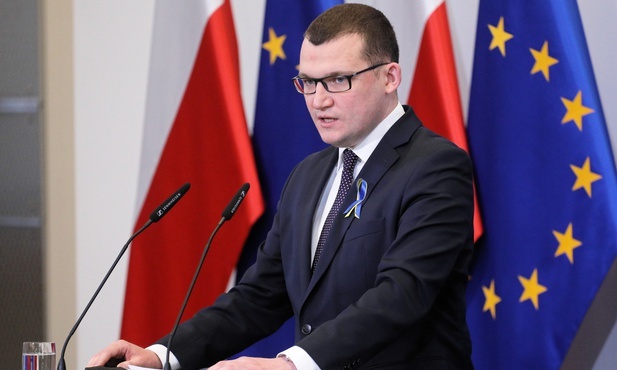 Szefernaker: PESEL dla Ukraińców, państwowa refundacja ich pobytu, specjalne pociągi do Niemiec i Czech