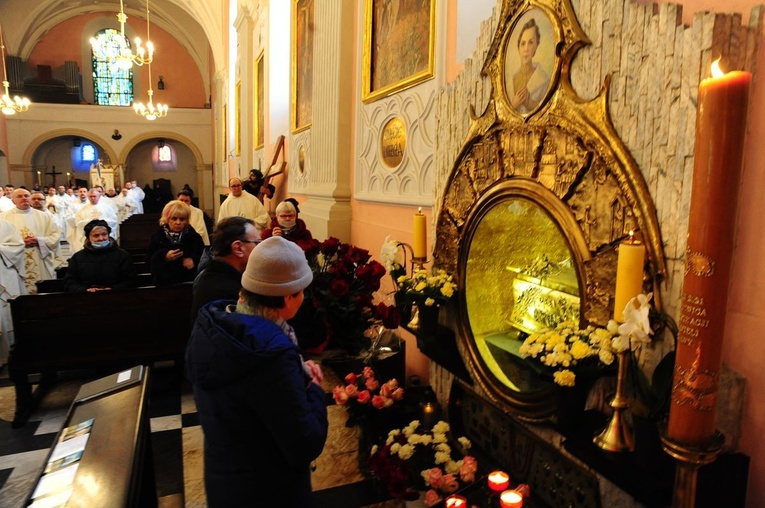 Uczcili bł. Anielę Salawę