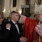 Książnice. Poświęcenie odnowionej drogi krzyżowej i bierzmowanie